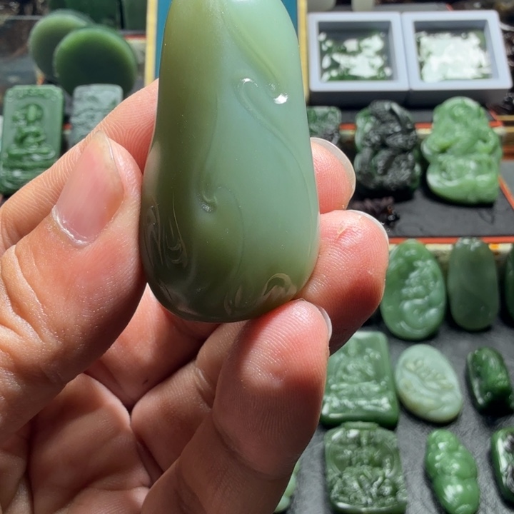 和田玉（碧玉）未镶嵌颈饰和田玉碧玉本命石