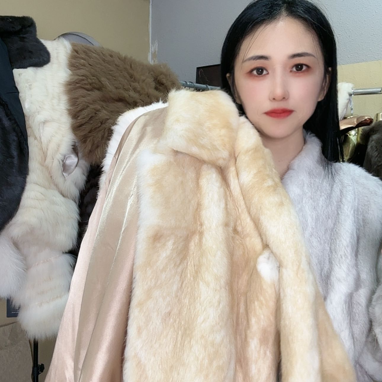 【闪购商品】兔毛外套搭配