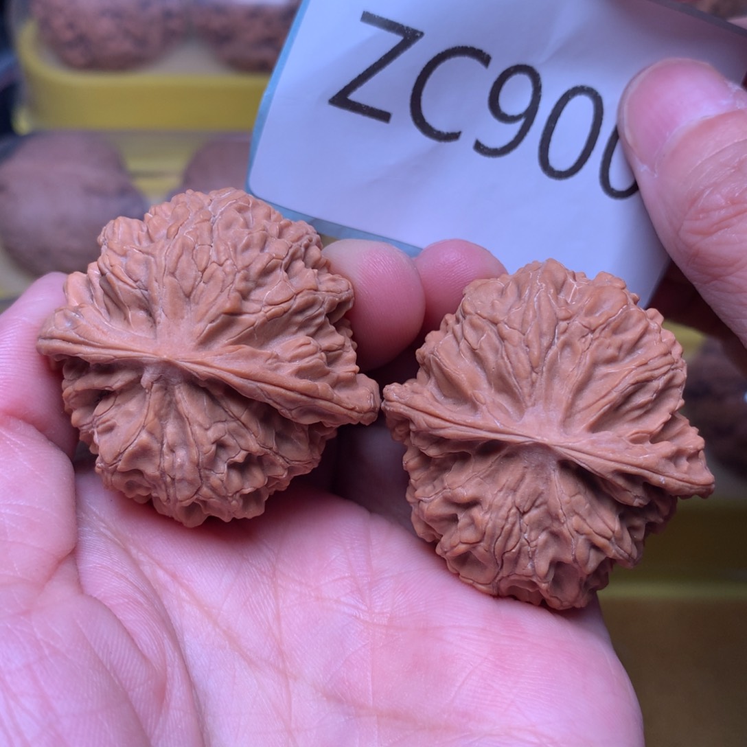 文玩核桃把件红皮肉球苹果39