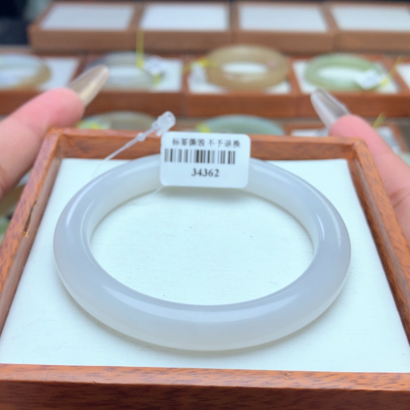 【闪购商品】和田玉手镯未镶嵌5657