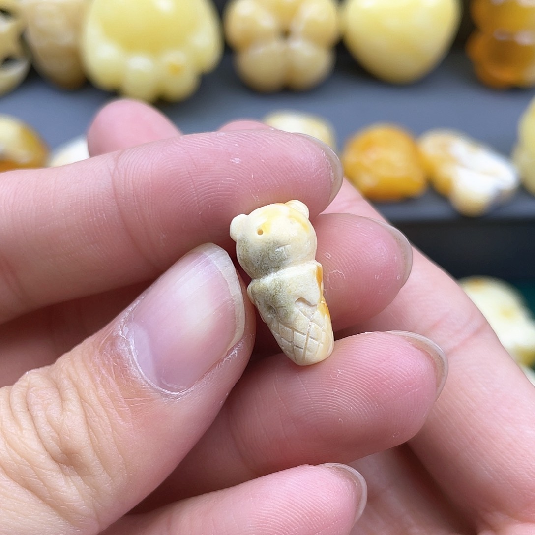 琥珀裸石未镶嵌蜜蜡