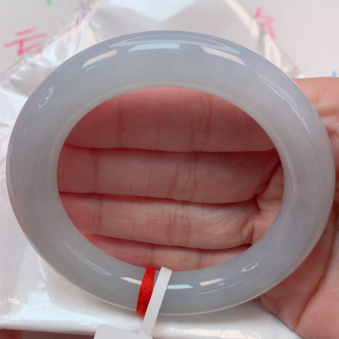 翡翠手镯未镶嵌仰**空55.8胖圆条 白月光