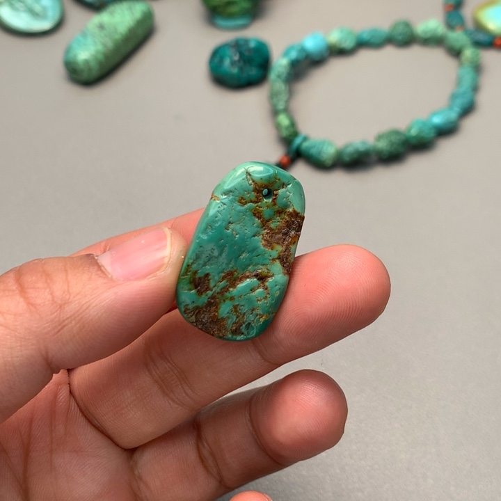 绿松石未镶嵌颈饰