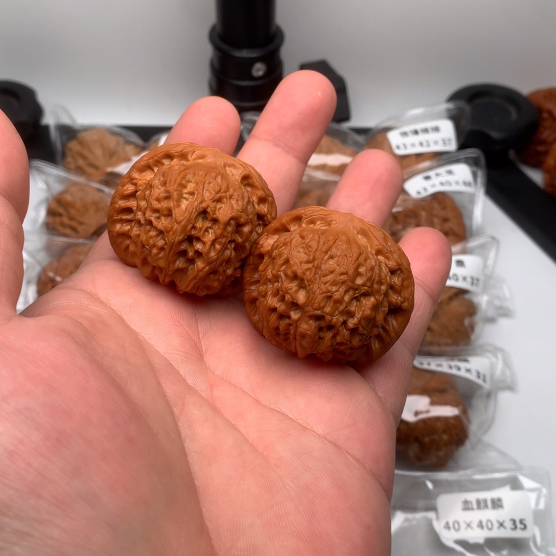 静***默文玩核桃吊坠血麒麟