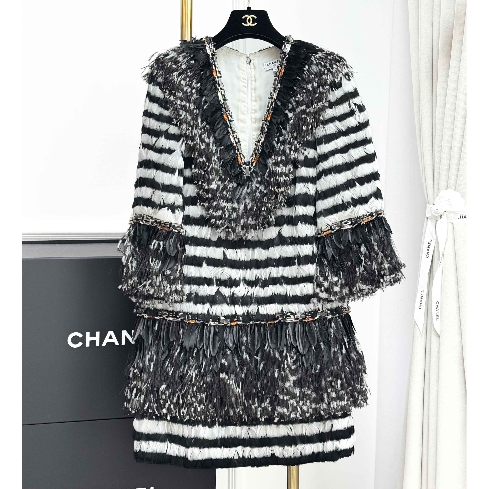 99新 Chanel/香奈儿 36码汉堡系列秀款重工羽毛钉珠连衣裙