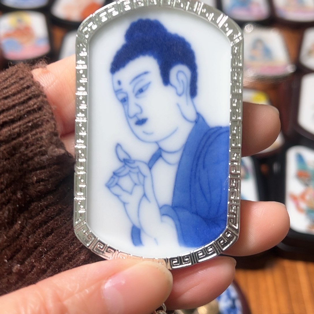 瓷片东*龙瓷片挂件一个