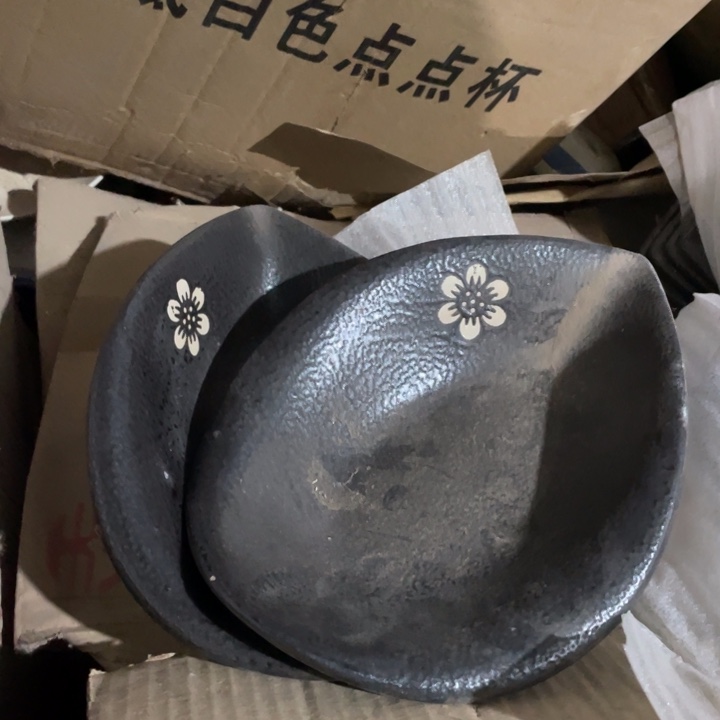 摆件盘子碗砂锅都有