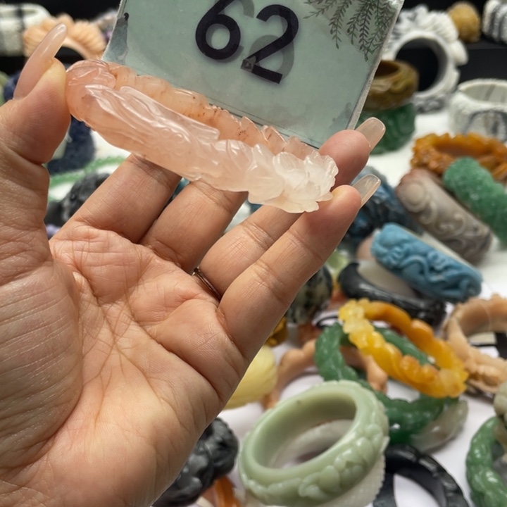 石英岩玉未镶嵌手镯