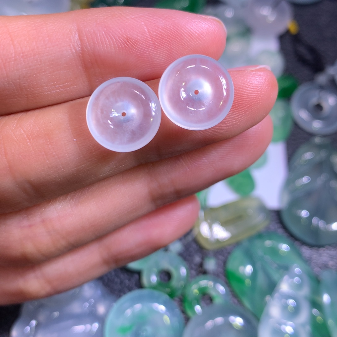 翡翠颈饰未镶嵌翡翠