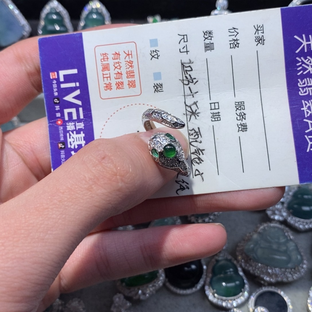 翡翠颈饰未镶嵌翡翠