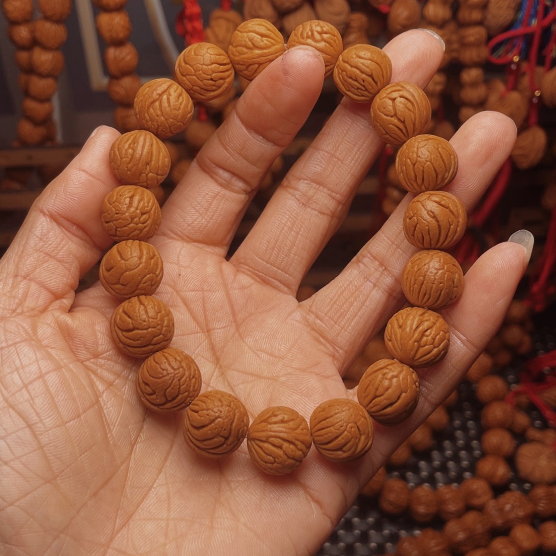 木质类龙纹桃枭挂件