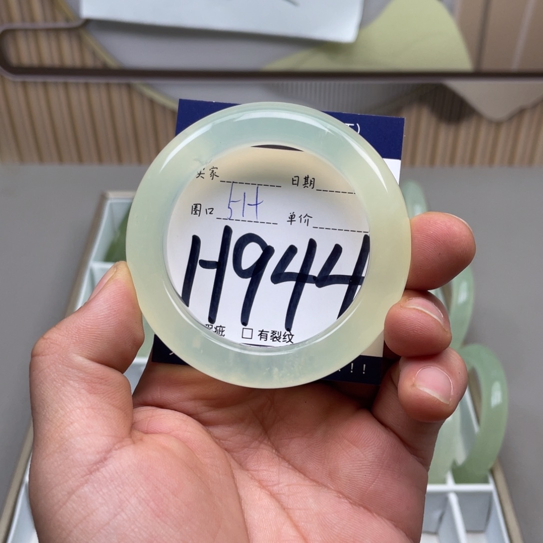 岫玉手镯手镯未镶嵌