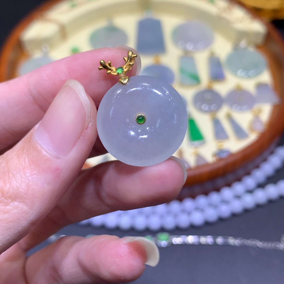 翡翠吊坠(不含链)18K金镶嵌