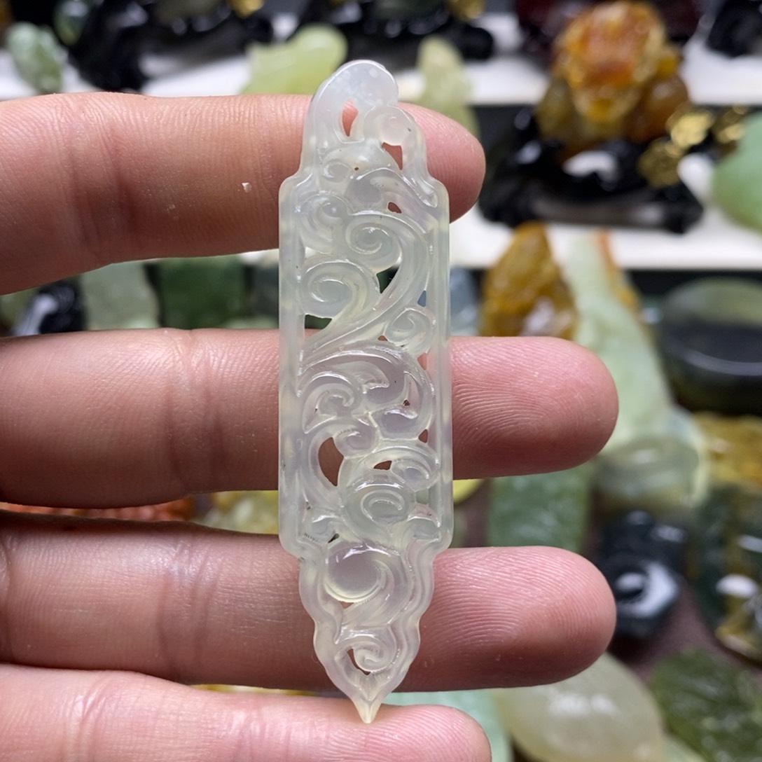 岫玉花纹吊坠未镶嵌