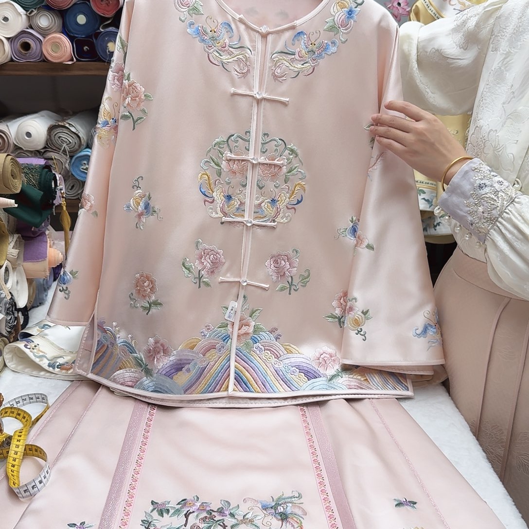 苏绣太太服3.胸围108.衣长65
