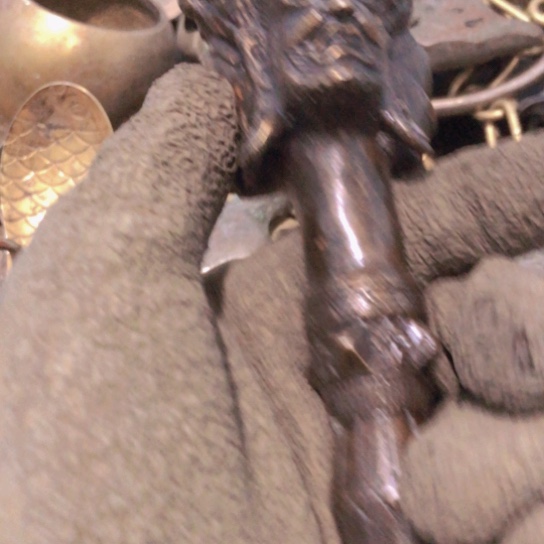 金***潮闪电购铜摆件工艺品