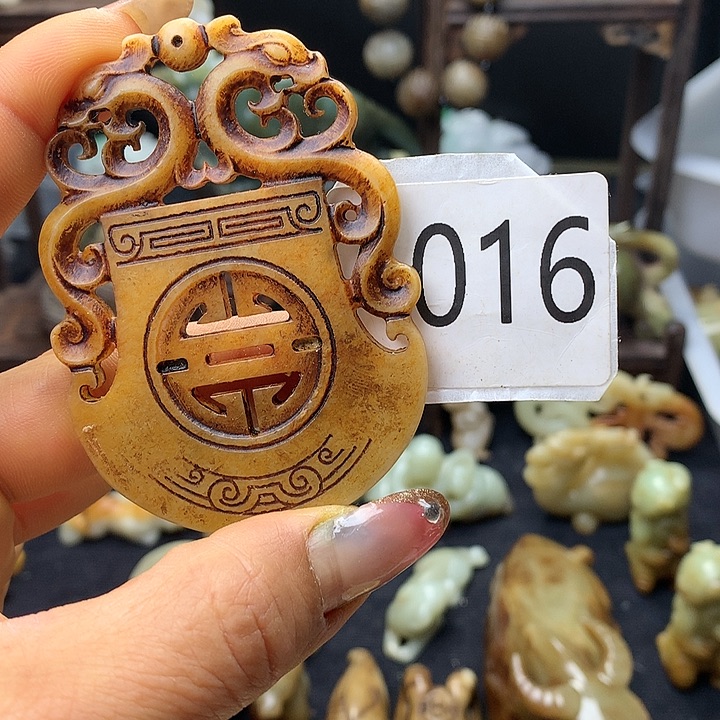 和田玉未镶嵌车挂