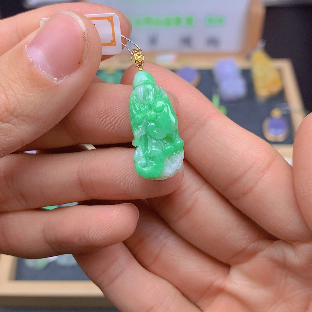 翡翠颈饰18K金镶嵌翡翠