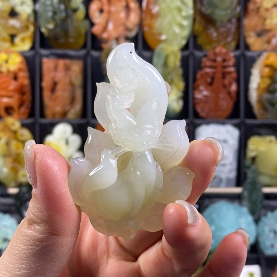 蛇纹石玉颈饰合金