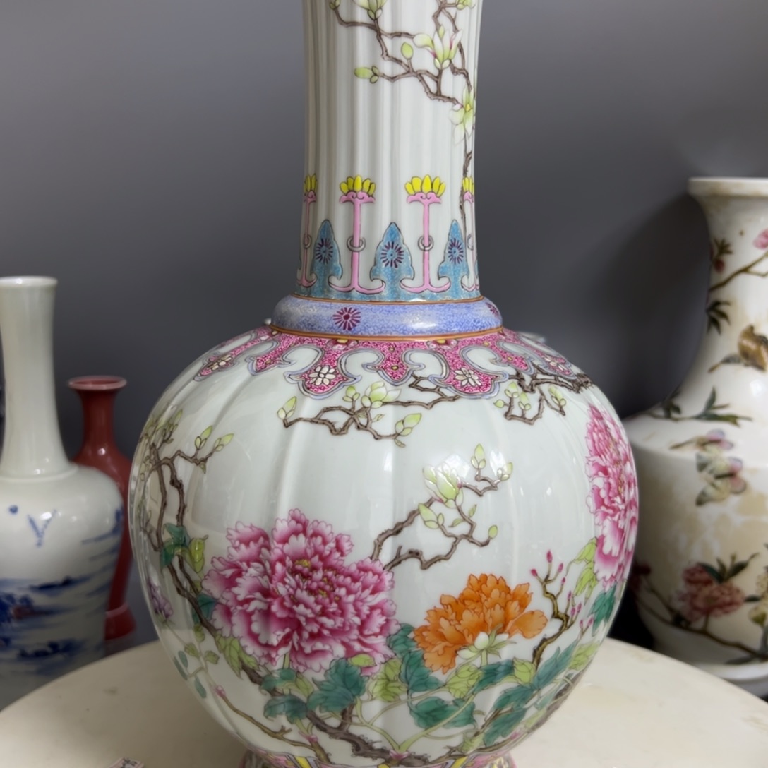 瓶用****8珐琅彩花卉瓜棱瓶