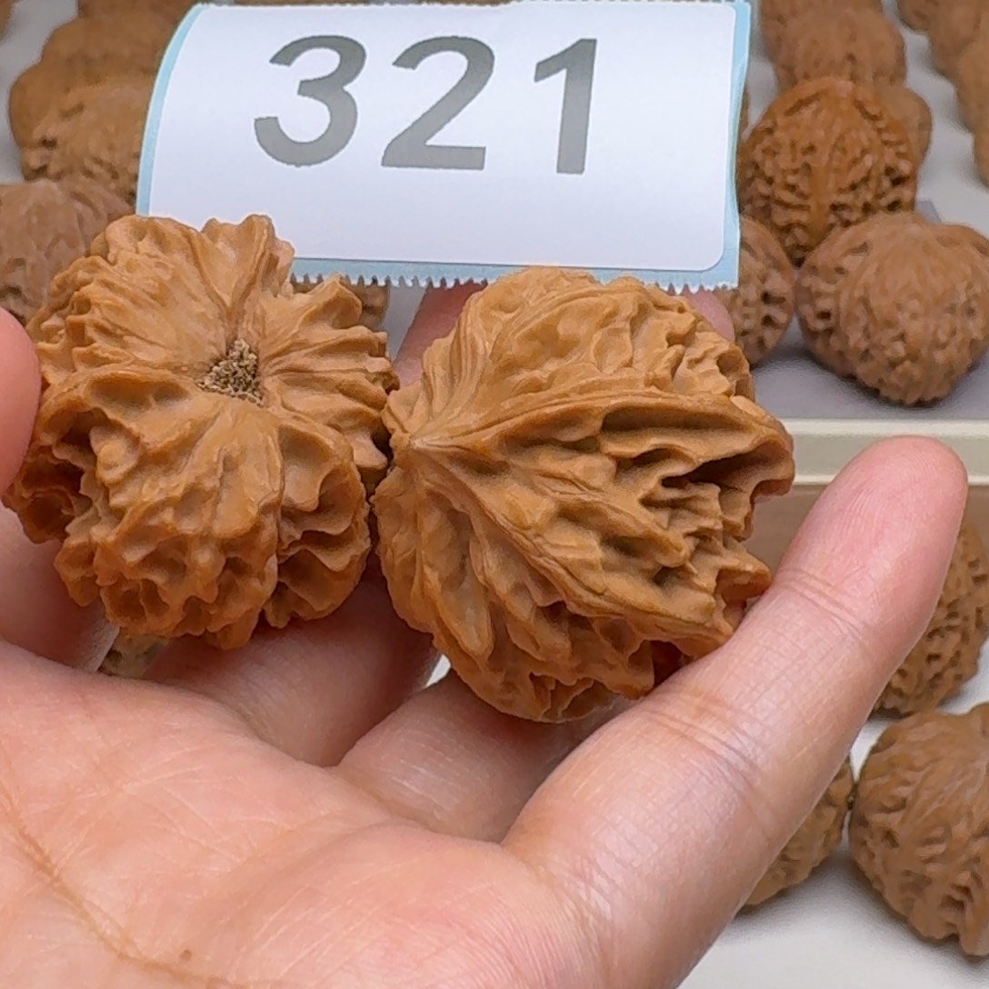 吊坠文玩核桃三棱