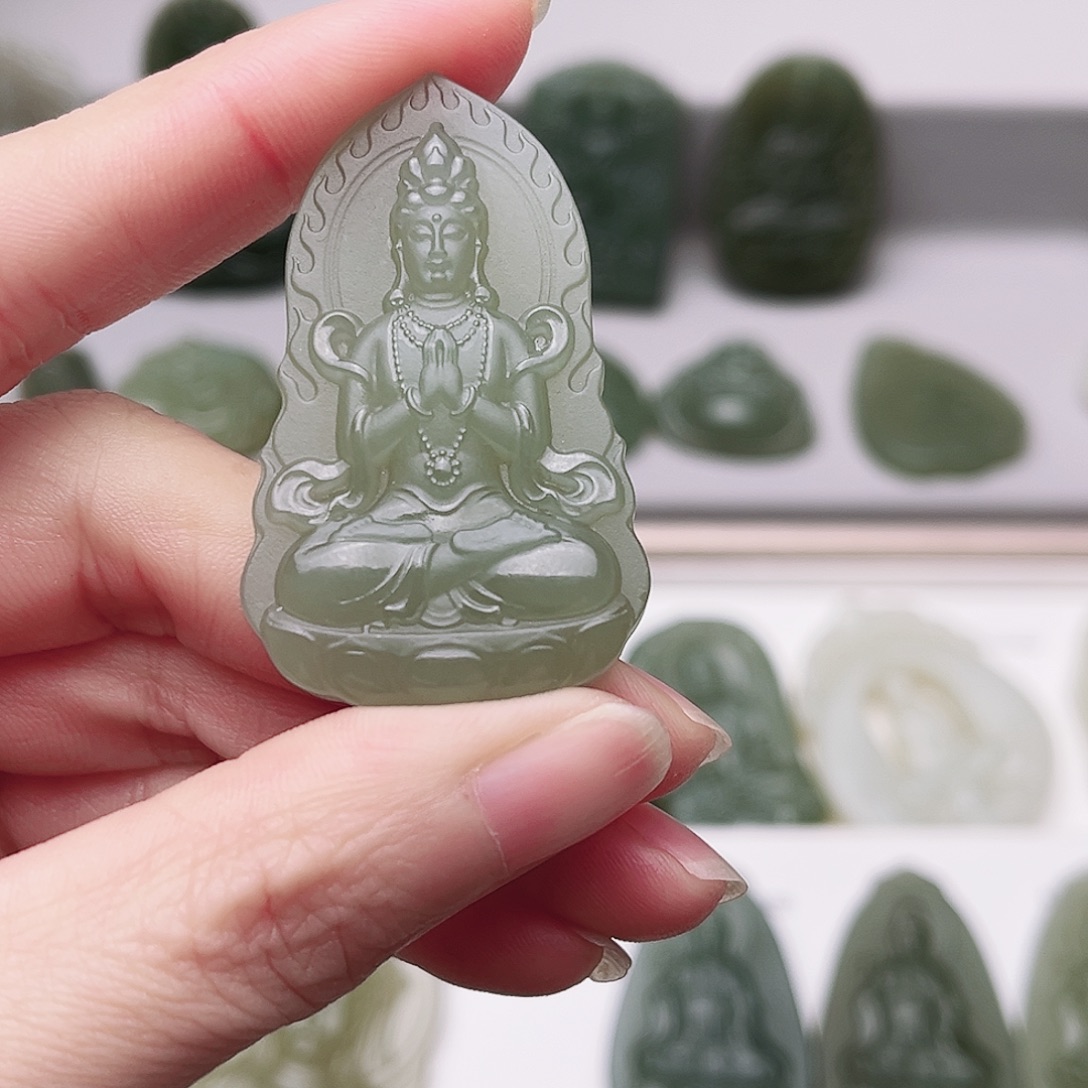 男***士和田玉未镶嵌颈饰