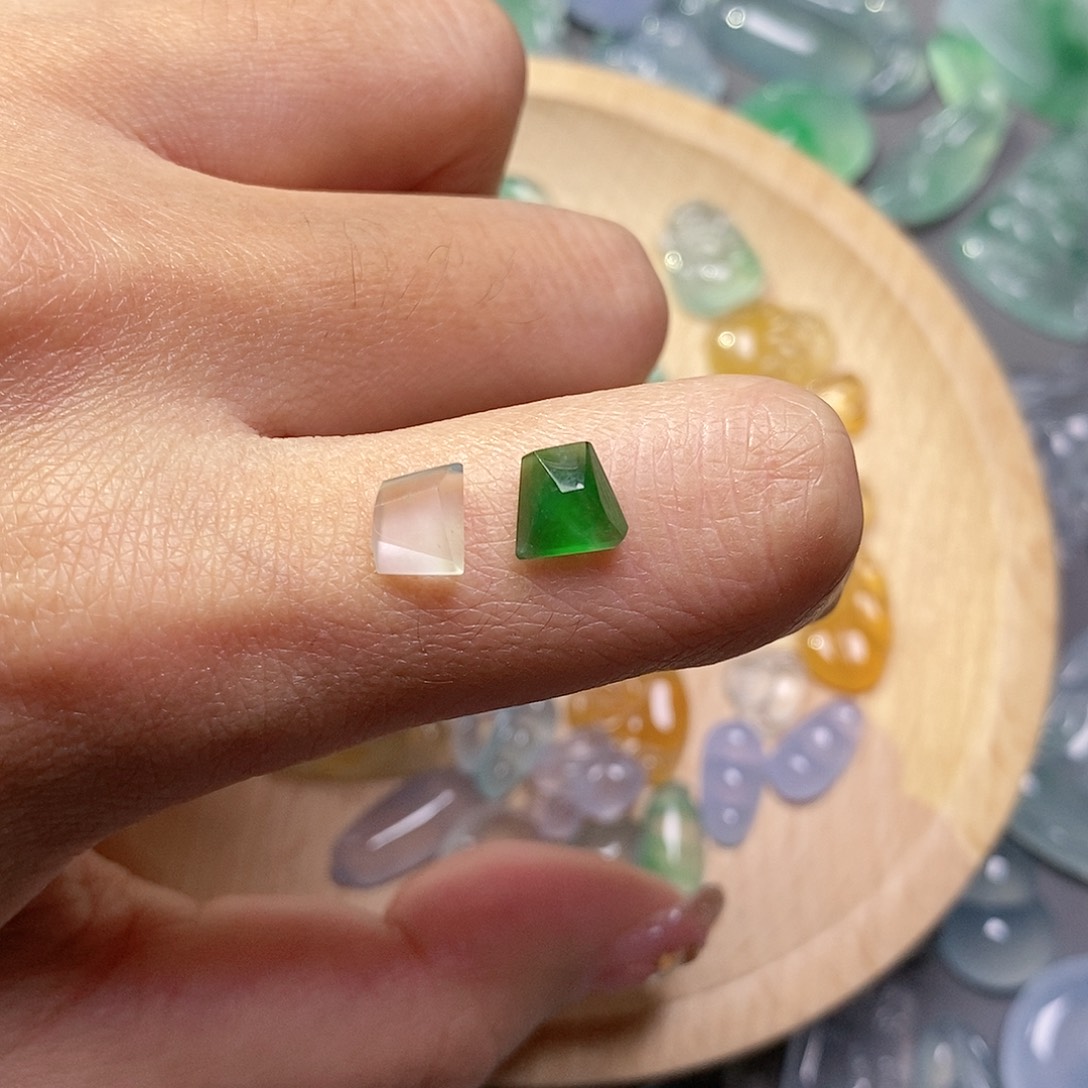 翡翠颈饰未镶嵌我***总翡翠