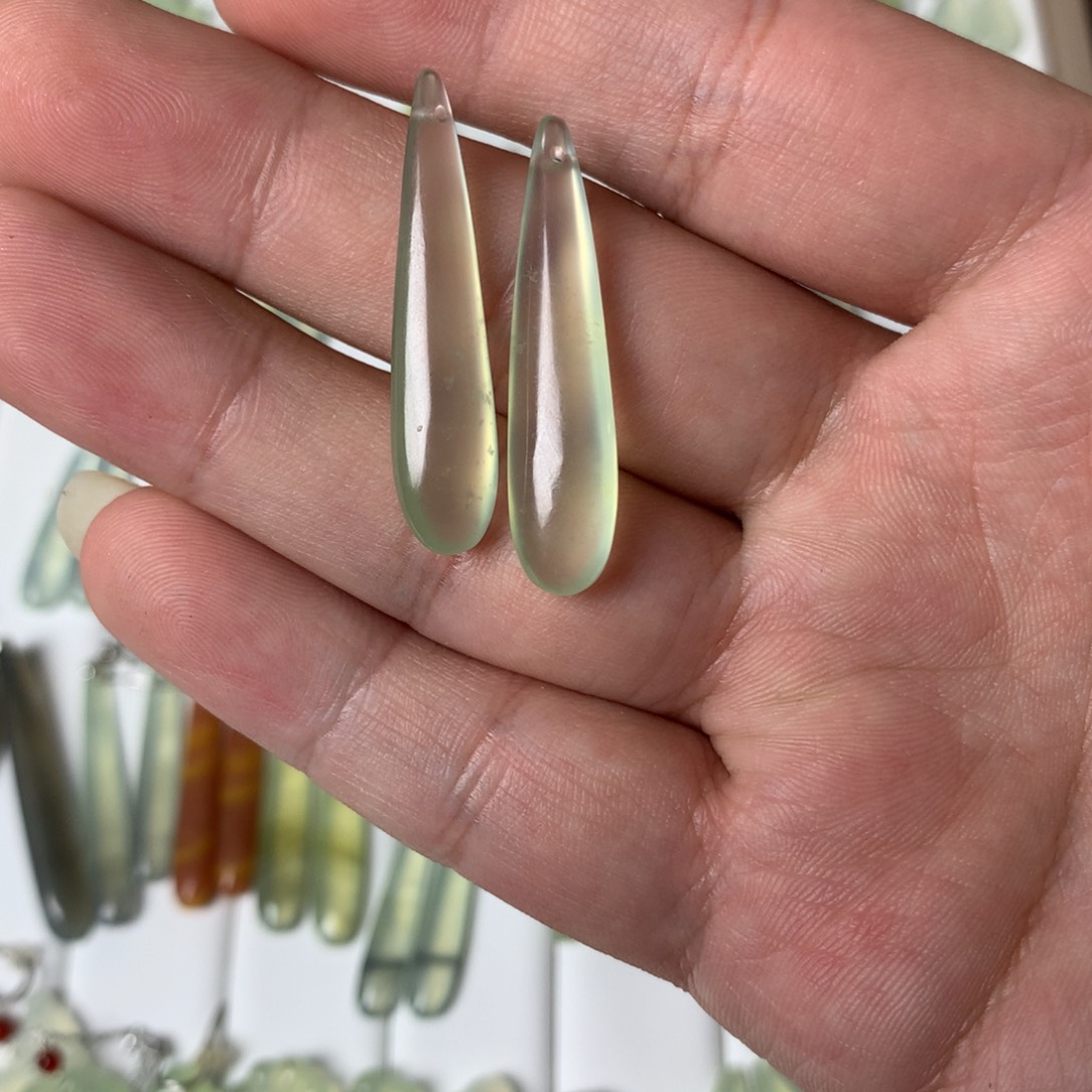 蛇纹石玉耳环未镶嵌乔*山