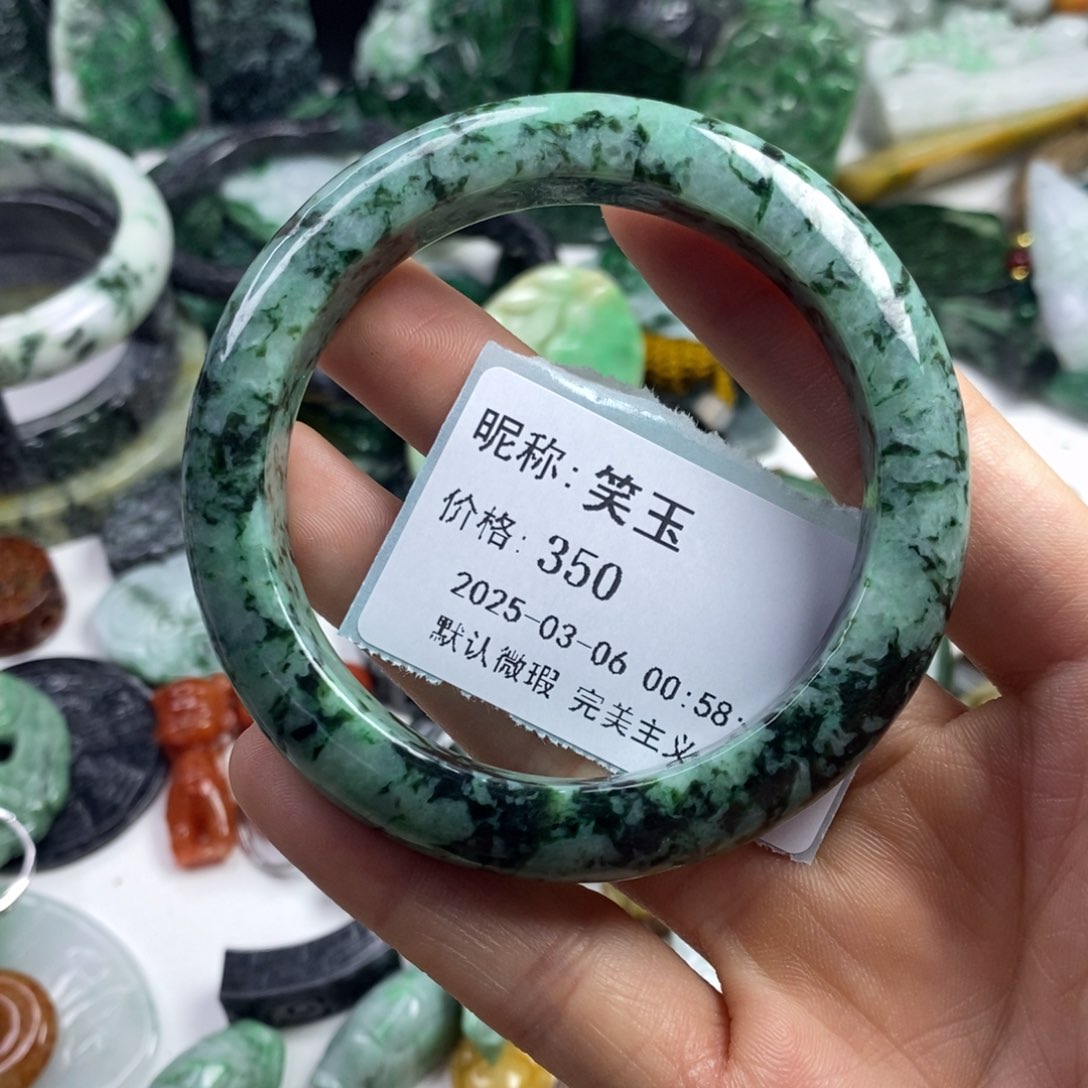 翡翠颈饰未镶嵌笑*吊坠