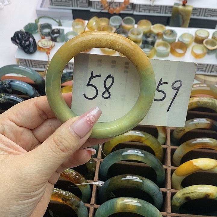 蛇纹石玉手镯合金