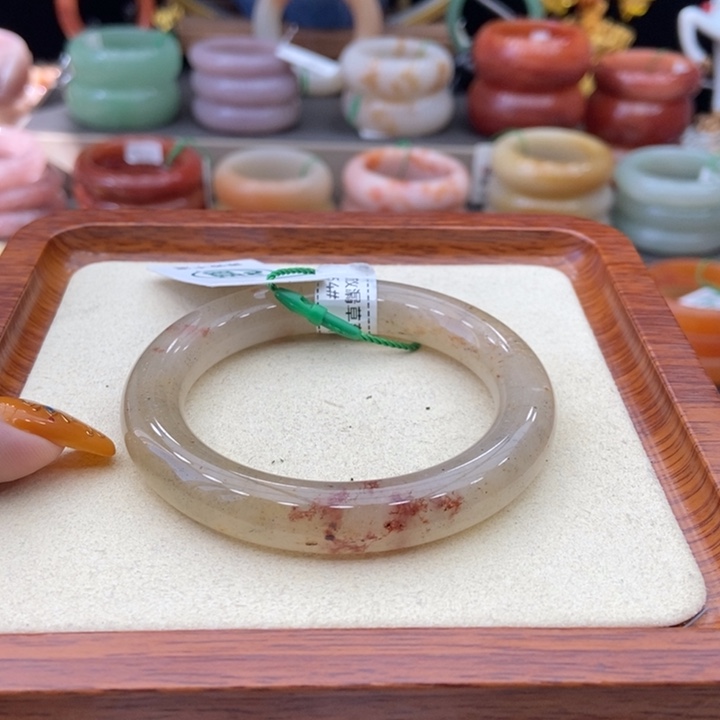 未镶嵌手镯石英质玉