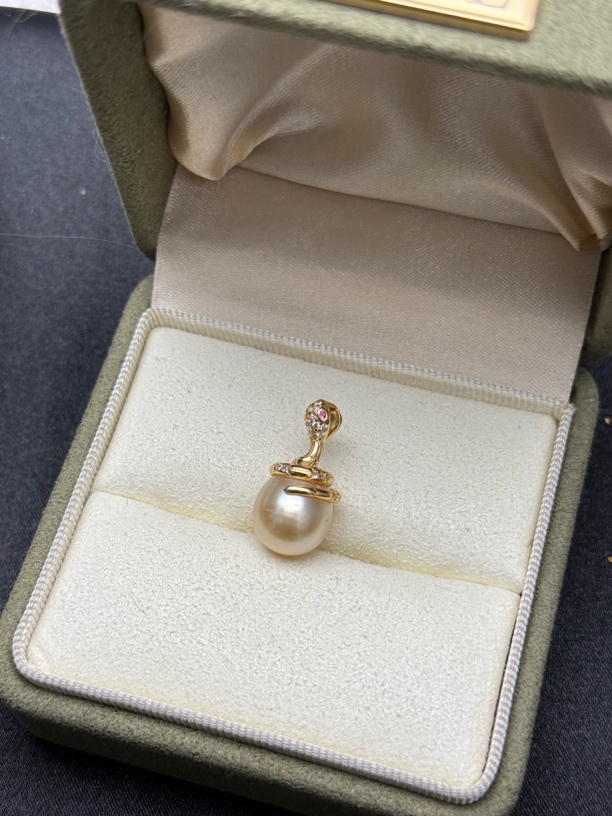 金珠吊坠简约经典