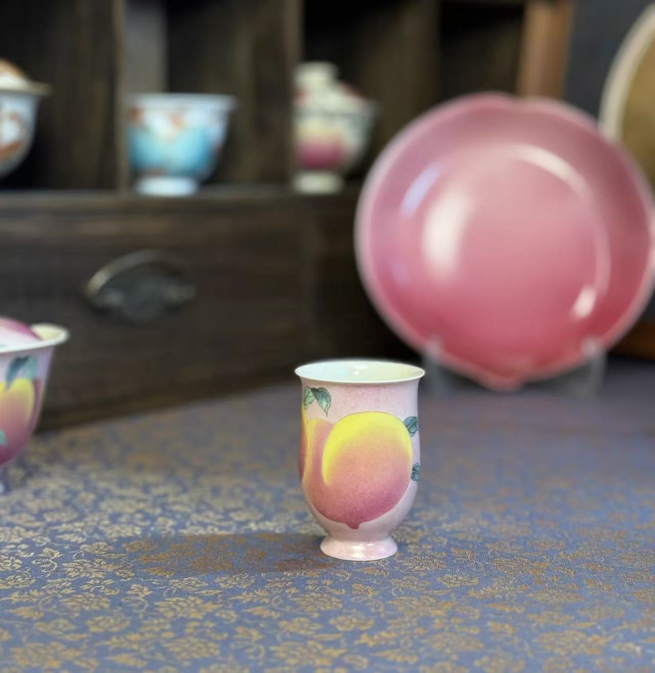 《梦乔茶器》雅圣景德镇手工手绘小甜心桃桃闻香杯釉上彩高端窑口