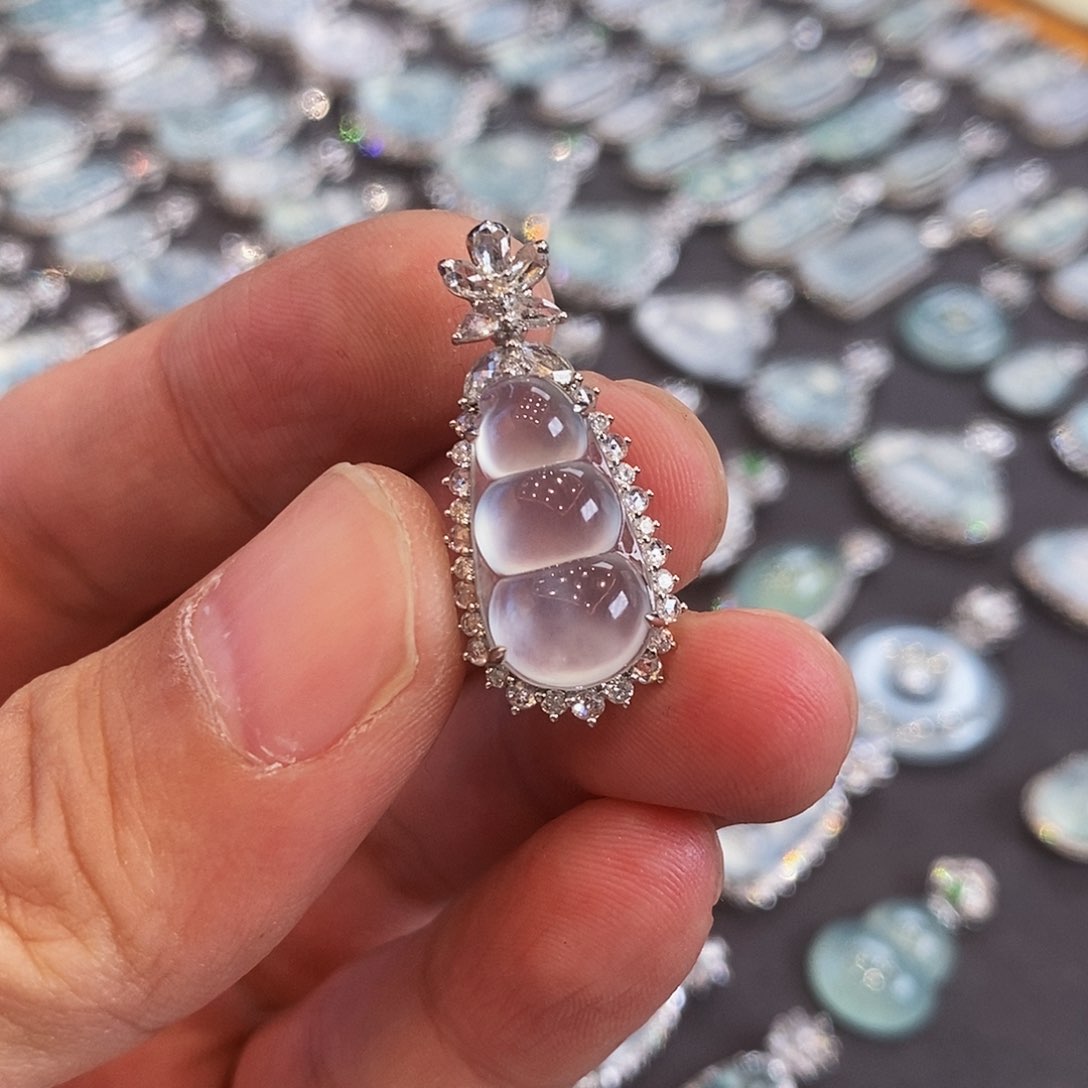 翡翠颈饰18K金镶嵌天然缅甸翡翠吊坠