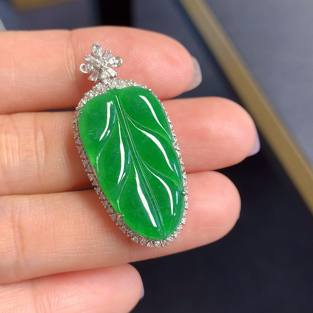 翡翠吊坠(不含链)18K金镶嵌