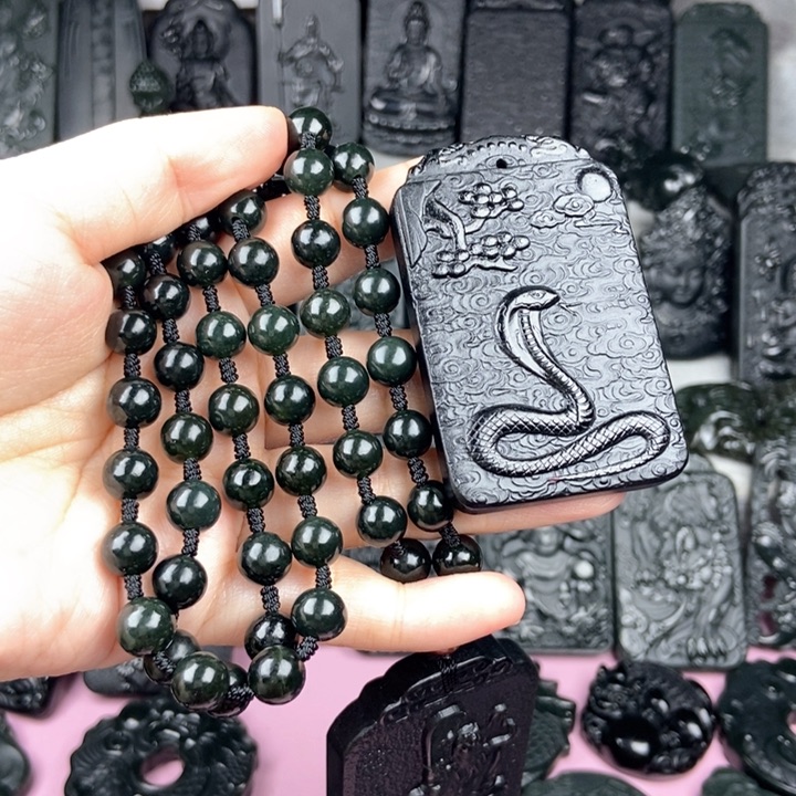 颈饰未镶嵌和田玉应**地