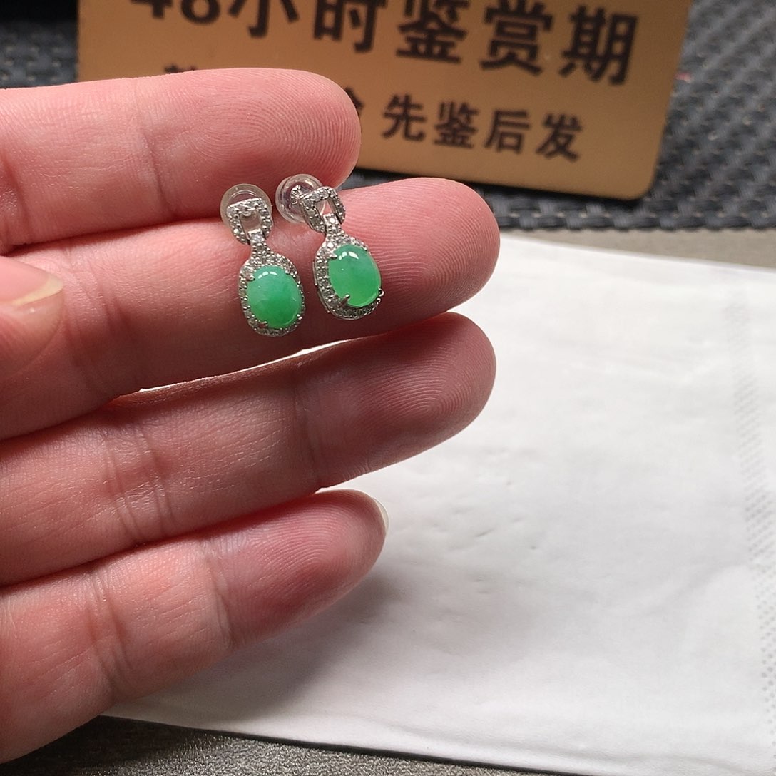 颈饰银S925镶嵌翡翠耳钉