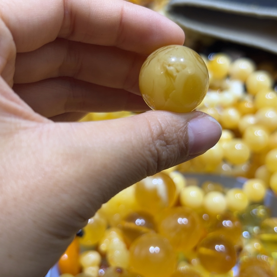 琥珀珠宝奇石未镶嵌