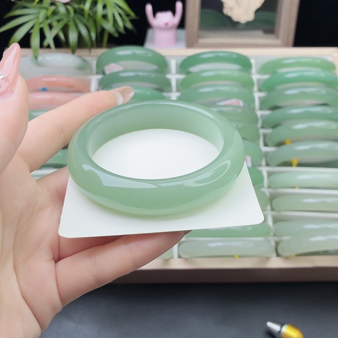 石英质玉未镶嵌手镯