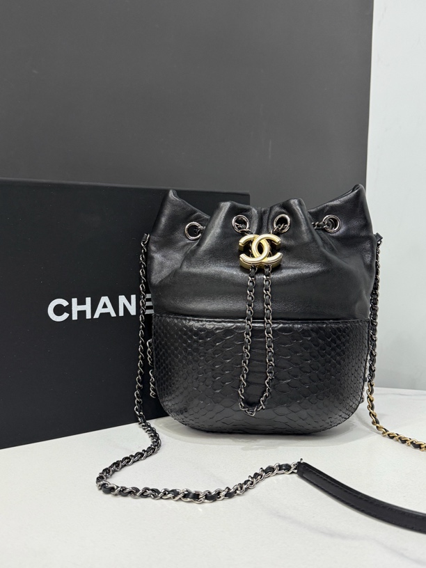 95新 Chanel/香奈儿 稀有拼皮抽绳水桶包25开18Cm/0135012612