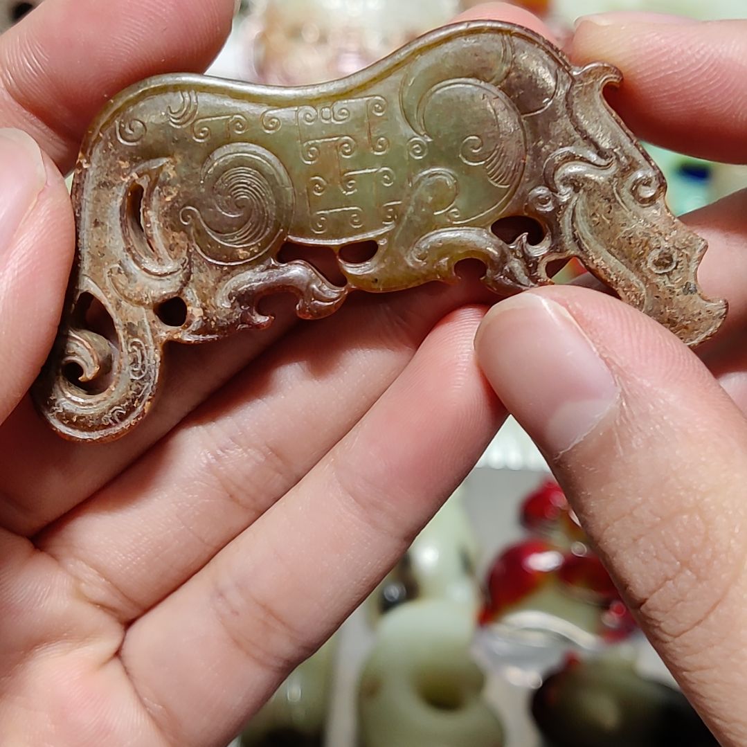 透闪石质玉未镶嵌颈饰