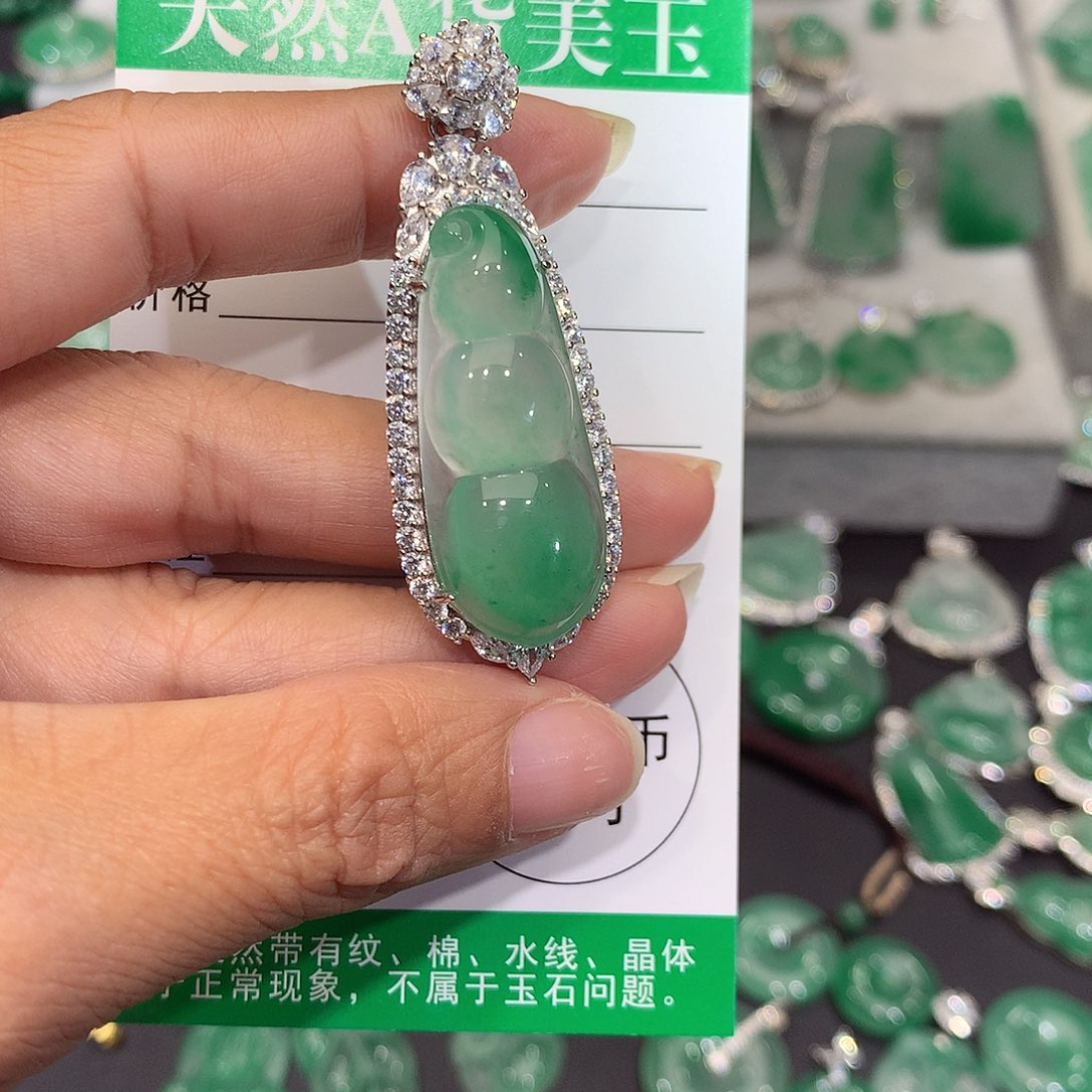 颈饰银S925镶嵌石英质玉（非洲翠）