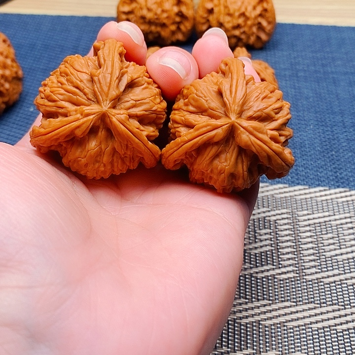 肌***舞吊坠文玩核桃三棱