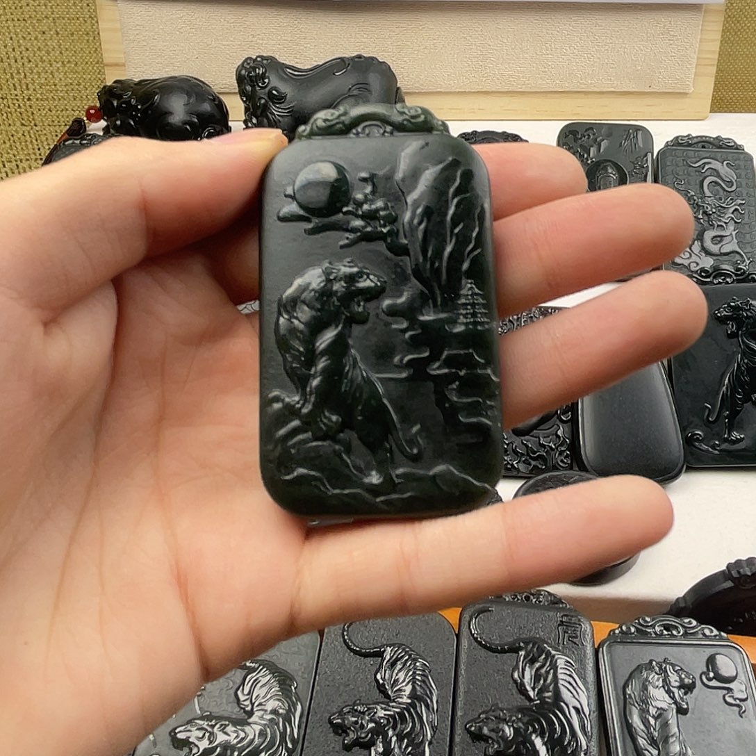 时***3和田玉未镶嵌颈饰