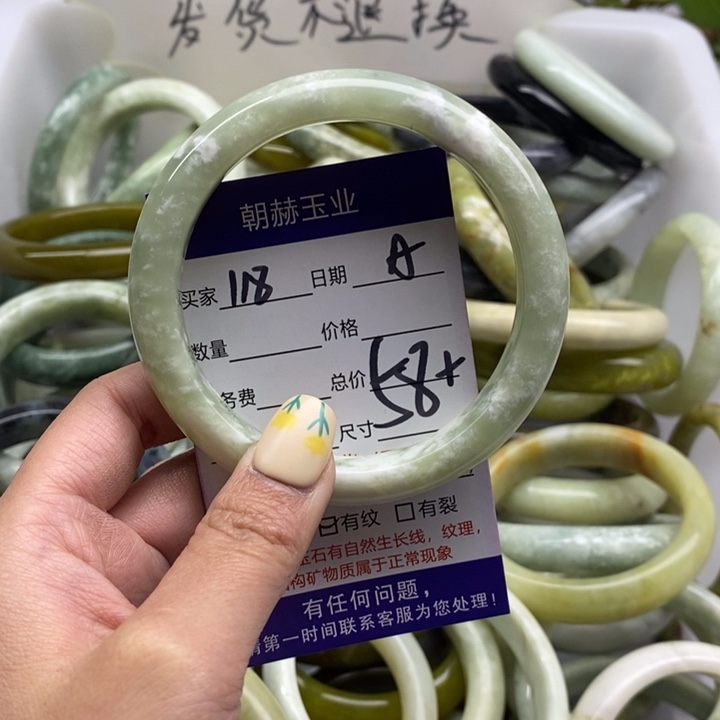 蛇纹石玉手镯未镶嵌