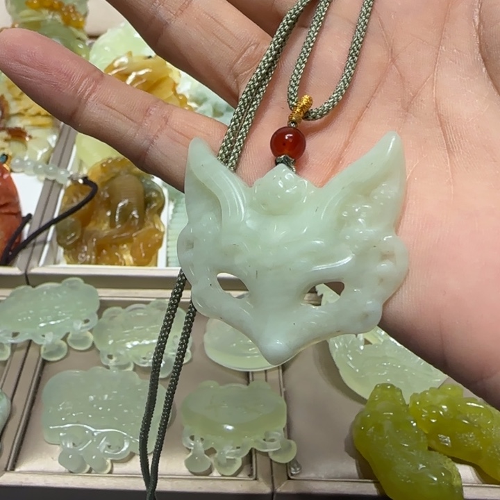 蛇纹石玉吊坠未镶嵌