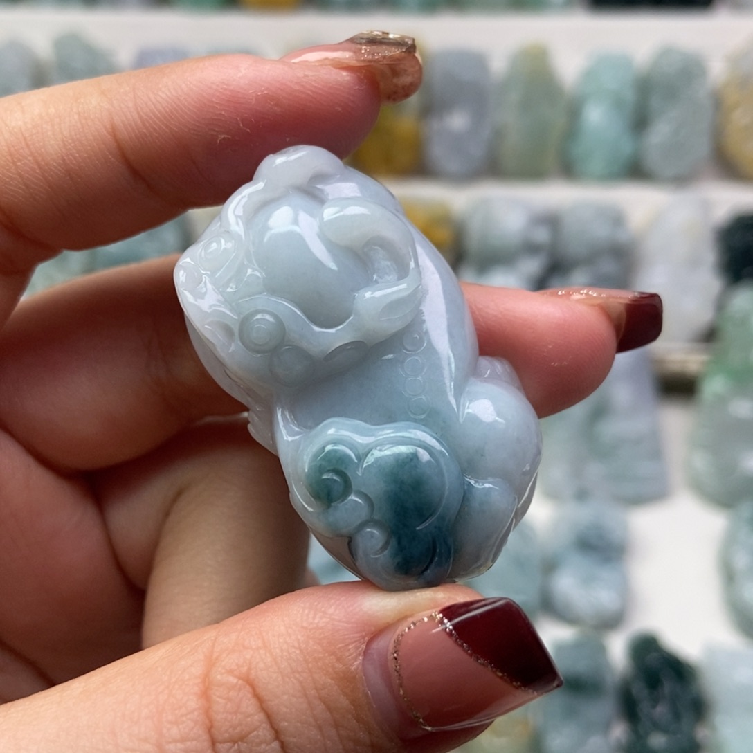 翡翠吊坠(赠链)未镶嵌