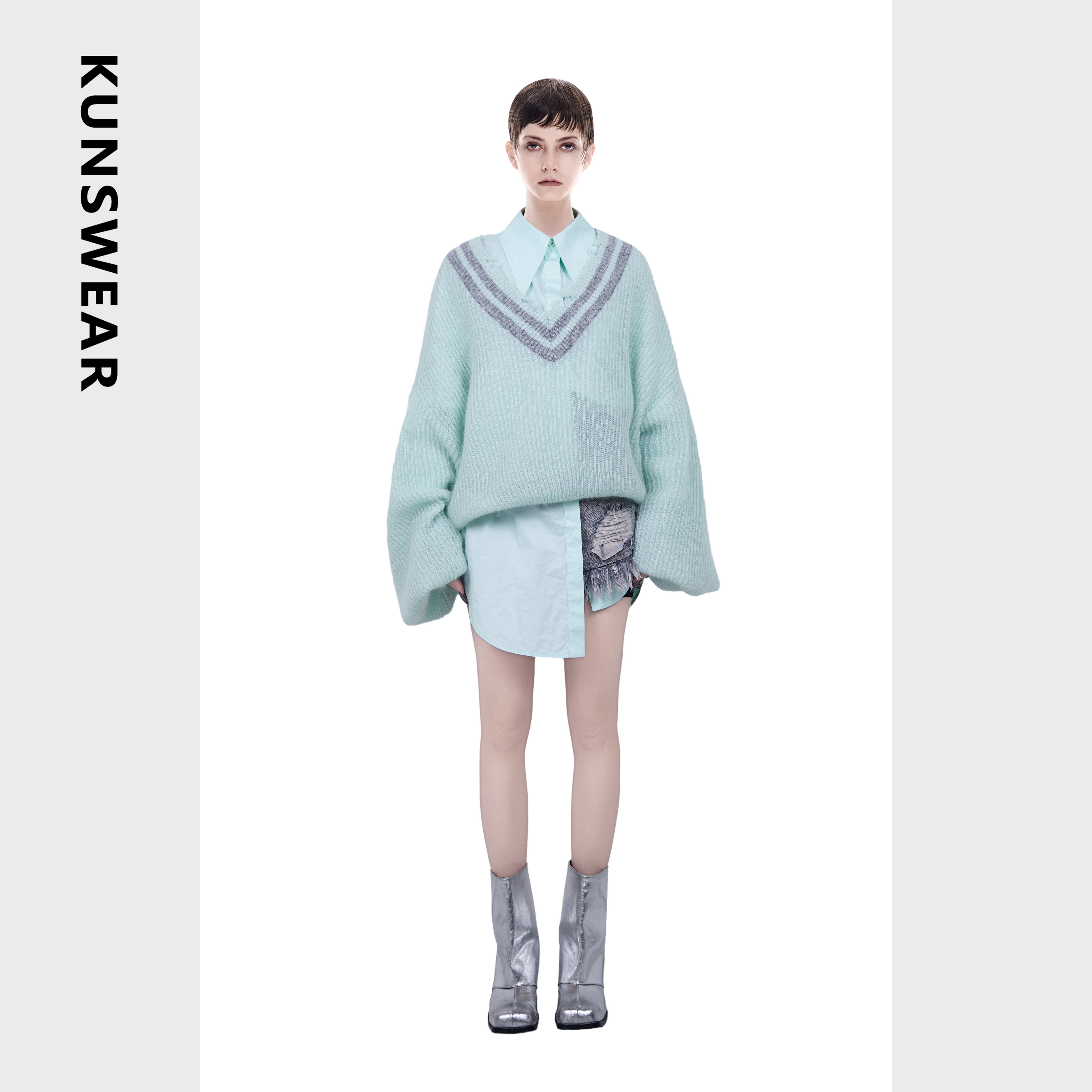 KUNSWEAR/琨丝薇尔25SP 慵懒V领浅绿宽松设计破边毛衣 832004070