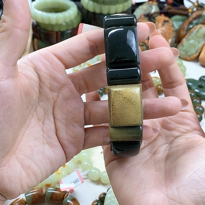 未镶嵌手链透闪石质玉毛*