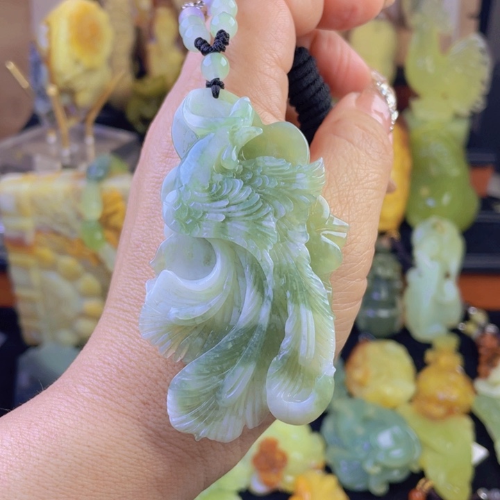 蛇纹石玉颈饰未镶嵌